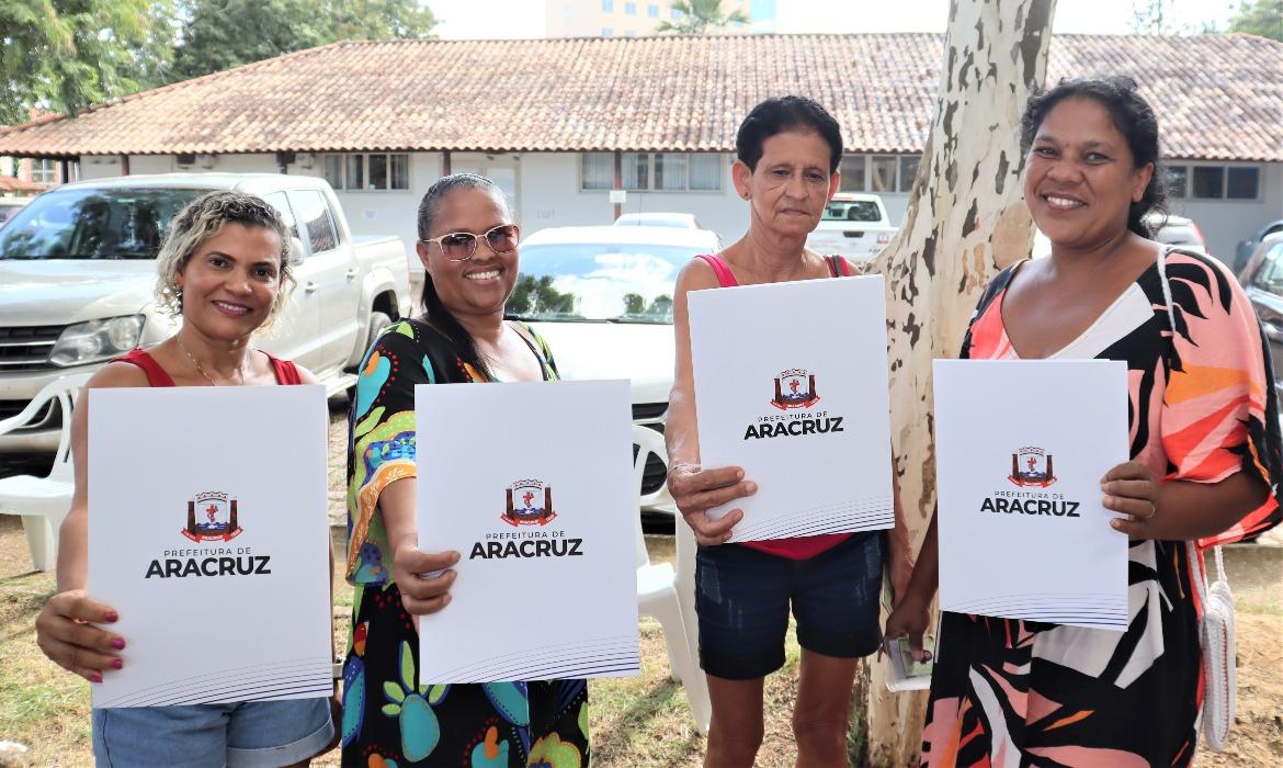 Regularização Fundiária: mais 33 famílias de Nova Conquista recebem títulos de propriedade