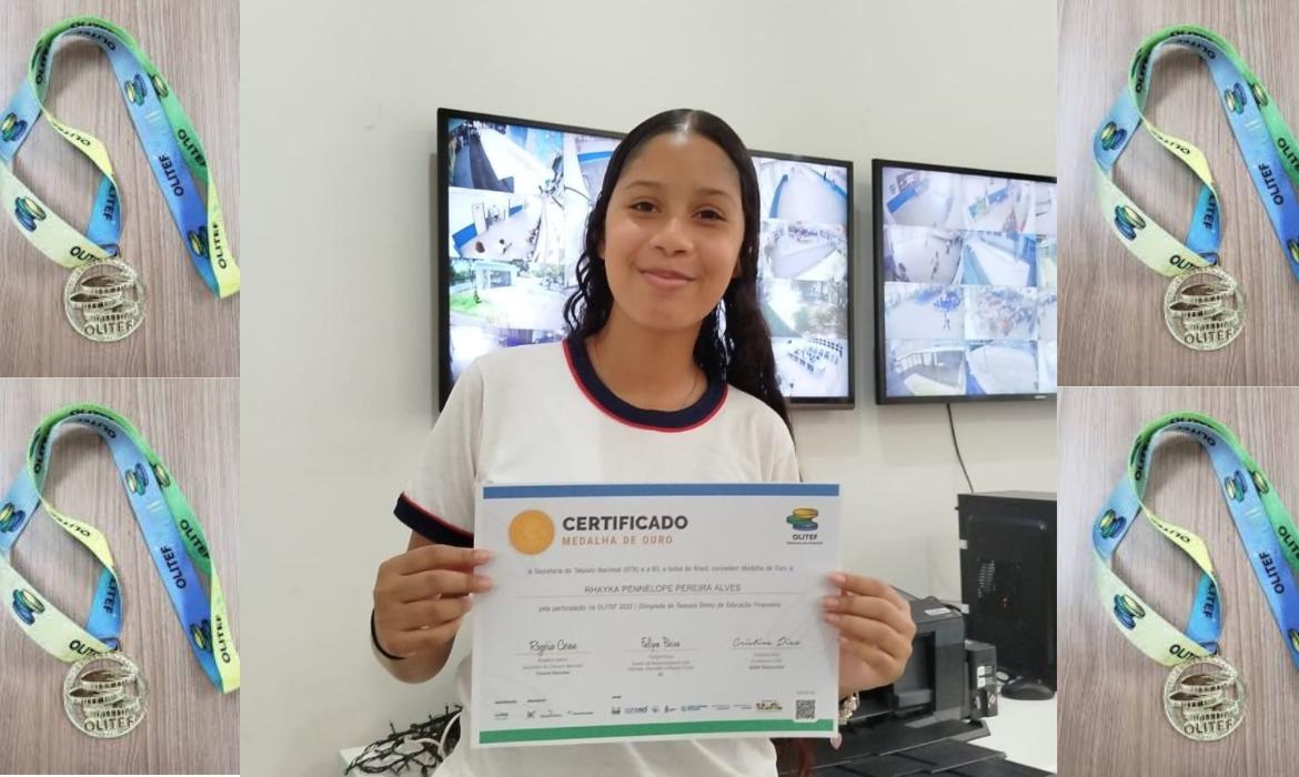 Emef Placidino Passos homenageia estudante medalha de ouro na Olimpíada do Tesouro Direto de Educação Financeira