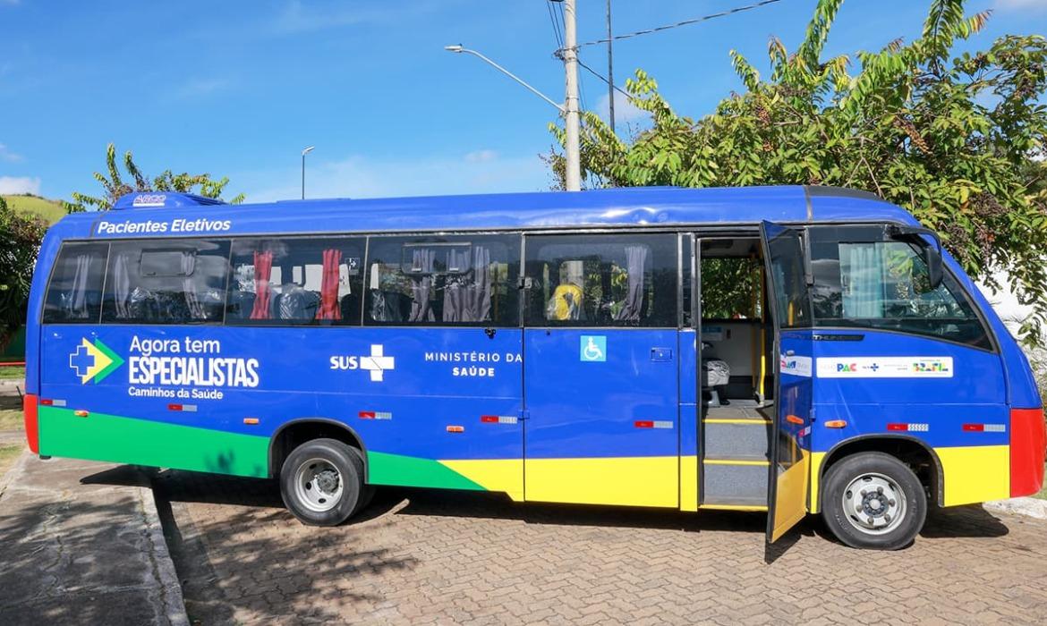 Saúde ganha micro-ônibus e fortalece transporte sanitário de pacientes