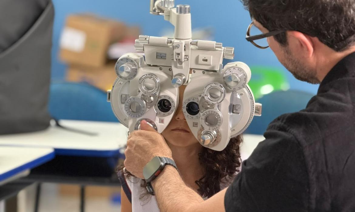 Novo Olhar inicia atendimentos e amplia cuidado com a visão de mais de 3.000 estudantes
