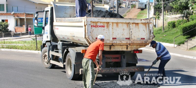    Secretaria de Transportes e Serviços Urbanos realiza nova operação tapa buracos em ruas e avenidas