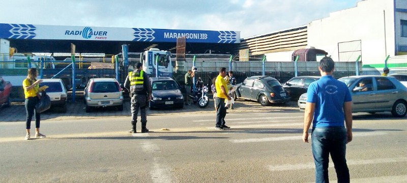 Panfletagem durante Semana Nacional do Trânsito