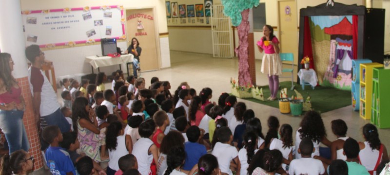 Peça de teatro “Quintal Mágico” leva descontração e conhecimento a alunos do CMEB Honório Nunes de Jesus