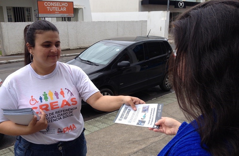 CREAS faz campanha contra mendicância no centro de Aracruz