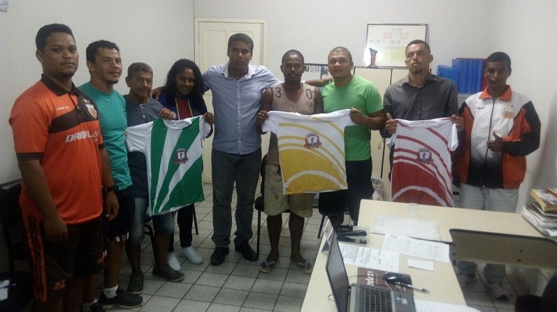Times do Campeonato Municipal de Futebol Infantil ganham novos uniformes