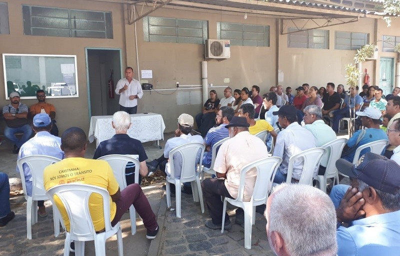    Membros dos Alcoólicos Anônimos de Aracruz relatam experiências a servidores da SETRANS